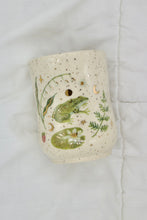Load image into Gallery viewer, Frog Pinch Vessel