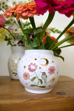 Load image into Gallery viewer, Anna's Hummingbird &amp; Zinnia Vase
