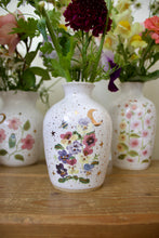 Load image into Gallery viewer, Pansies &amp; Bee Vase
