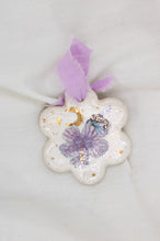 Load image into Gallery viewer, blue orchard bee &amp; hibiscus
