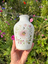 Load image into Gallery viewer, Bee Vase
