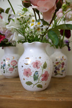 Load image into Gallery viewer, Blue-throated Mountaingem Hummingbird &amp; Hibiscus Vase
