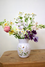 Load image into Gallery viewer, Pacific Tree Frog &amp; Foxglove Vase
